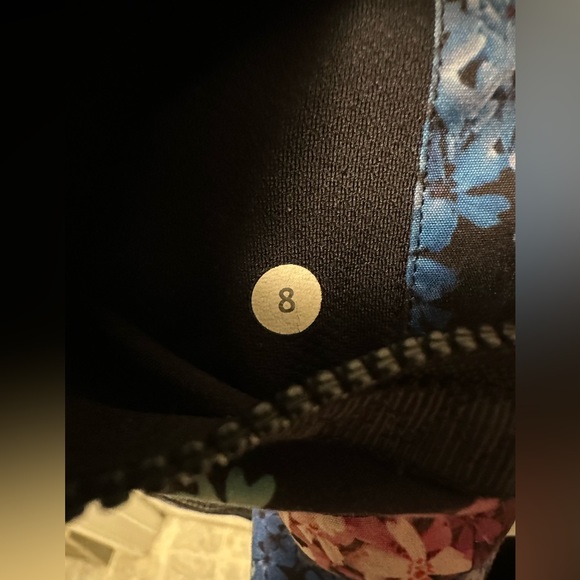 Lulu Lemon Run: Bandit Jacket in retired 2013 pattern - Picture 7 of 10